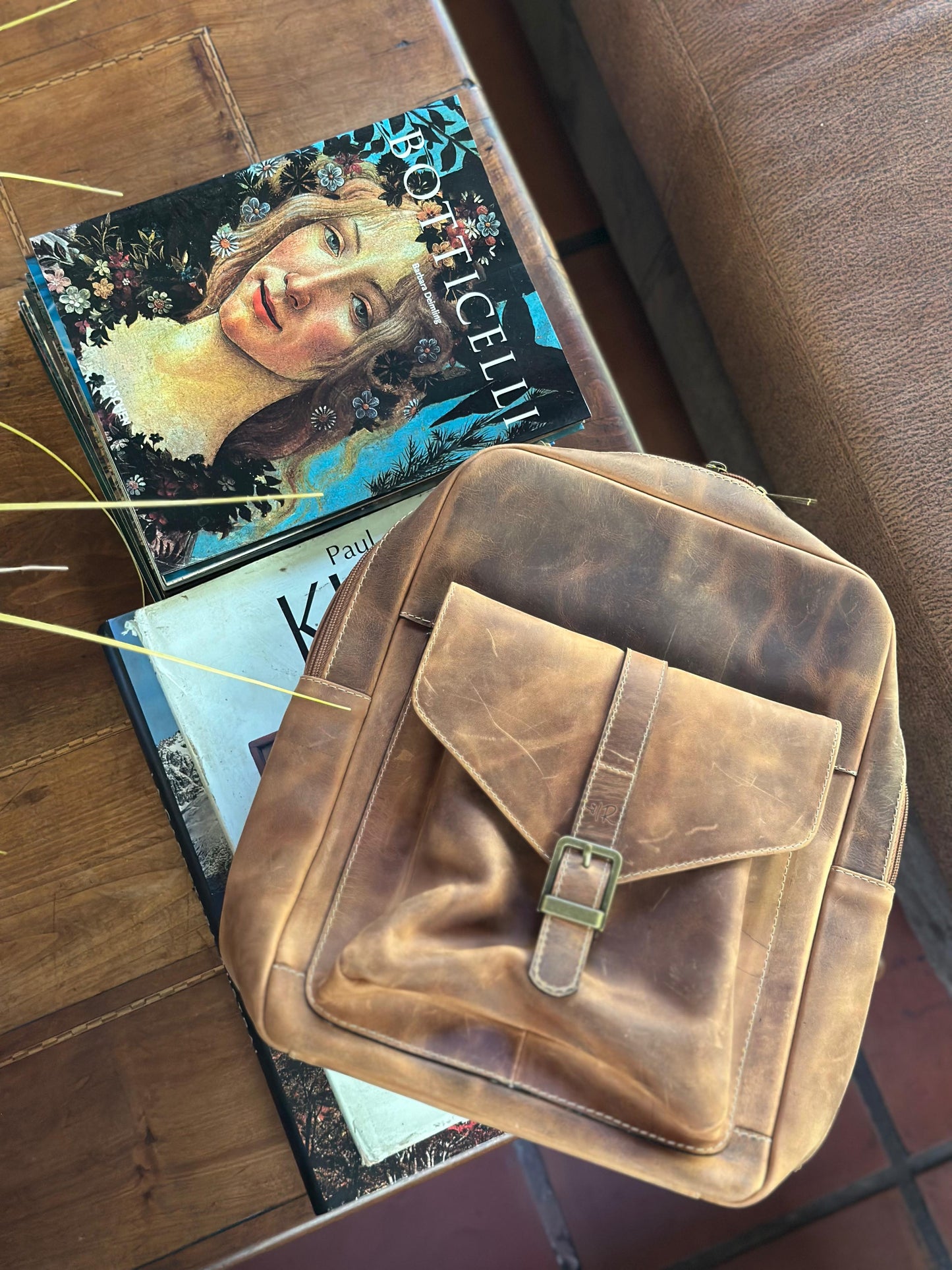 Mochila de cuero con bolsillo