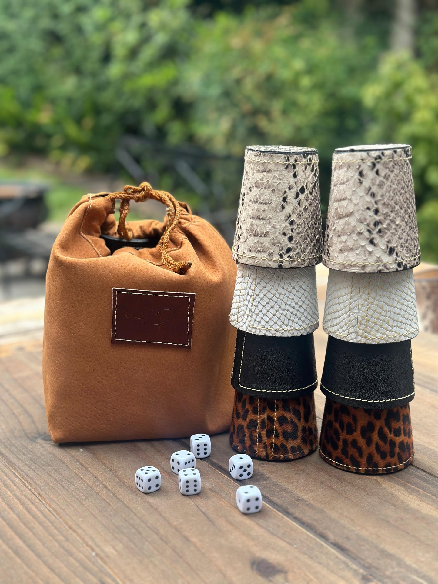 Pack de 8 cachos de cuero mixtos