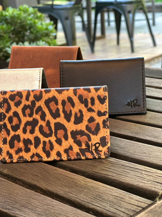 Tarjetero de cuero doble