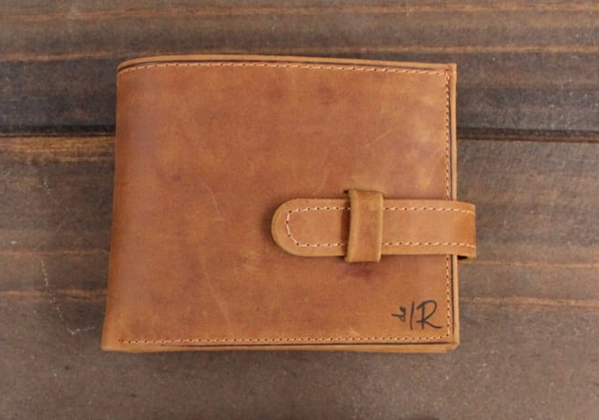 Billetera de cuero con pasador