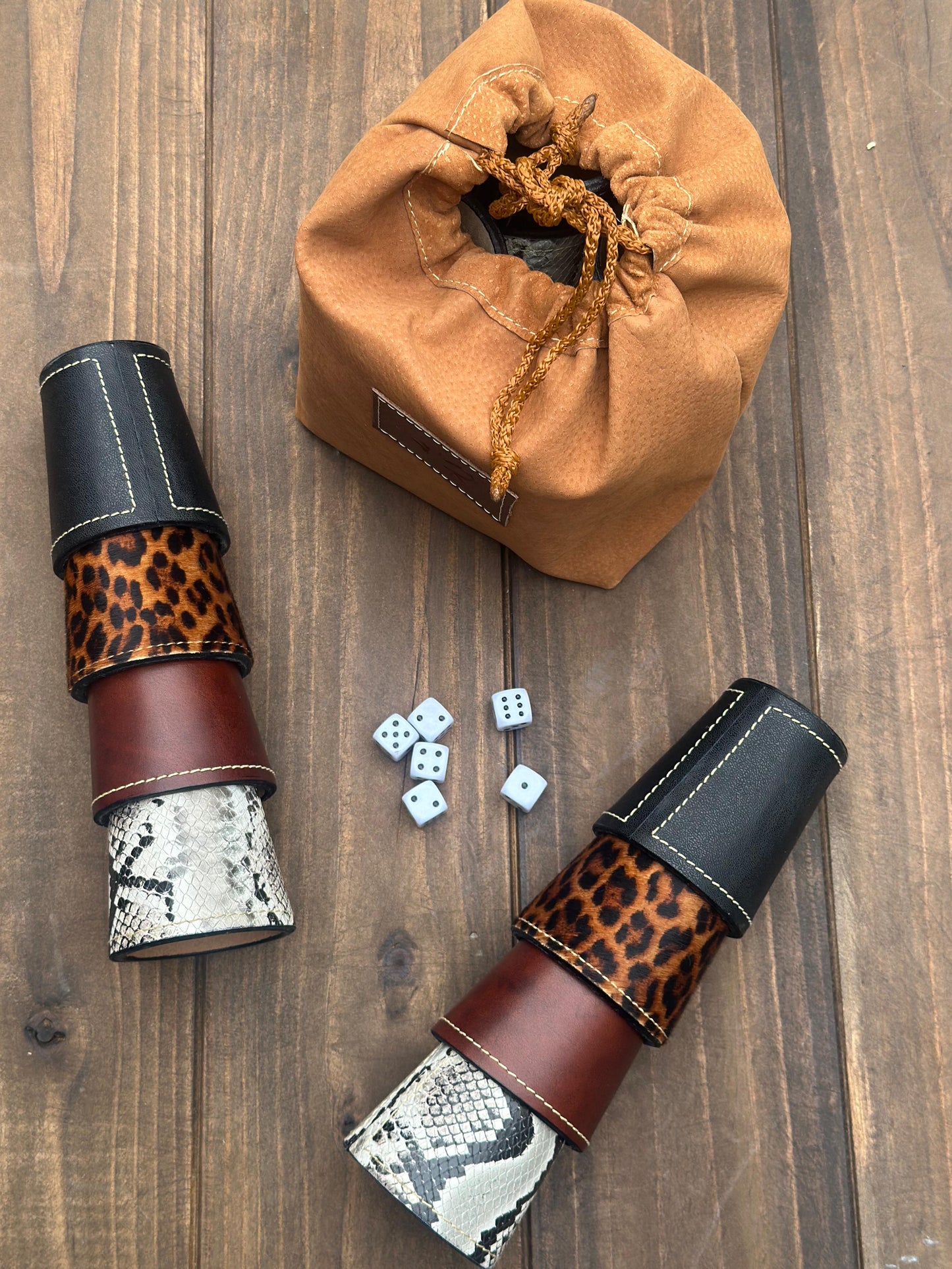 Pack de 8 cachos de cuero mixtos